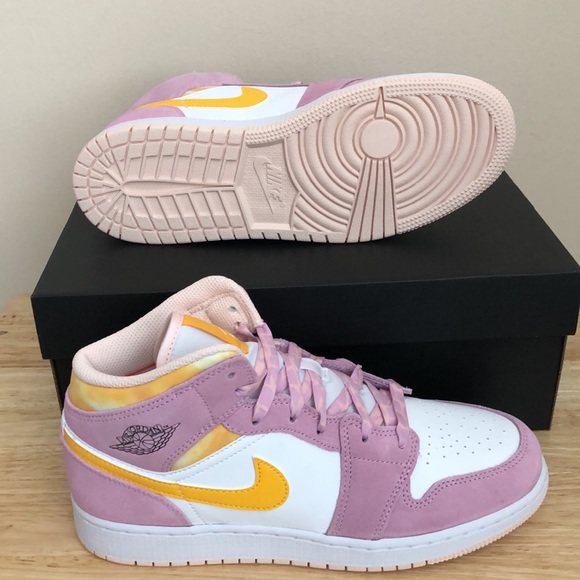 💖💛NIKE AIR JORDAN 1 MID SE GS SNEAKERS💛💖 - Picture 8 of 11